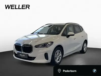 Gebraucht BMW 218 Active Tourer Luxury Line 150 PS (110 kW) 2023 Alpinweiss iii (weiß) Van / Kleinbus