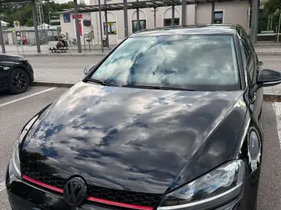 Gebraucht VW Golf VII LOUNGE 150 PS (110 kW) 2015 Schwarz Limousine
