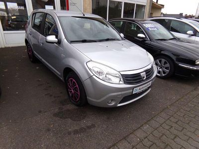 Silber Gebraucht 2009 Dacia Sandero Lauréate Limousine | 4.485 € (Teuer)