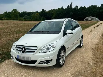 Gebraucht Mercedes B180 116 PS (85 kW) 2011 Weiß Kleinwagen