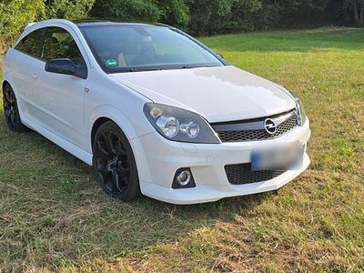 Gebraucht Opel Astra Edition 240 PS (176 kW) 2009 Weiß Coupé