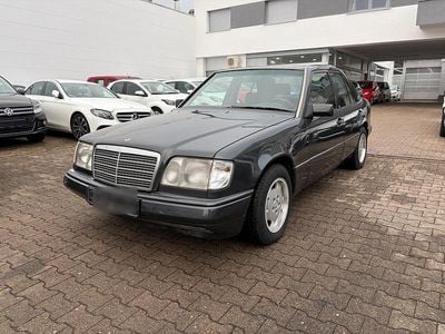 Gebraucht Mercedes E300 136 PS (100 kW) 1994 Schwarz Limousine