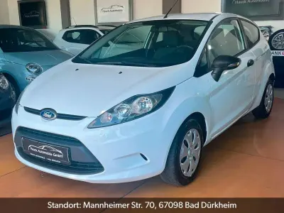 Gebraucht Ford Fiesta Ambiente 60 PS (44 kW) 2012 Weiß Kleinwagen