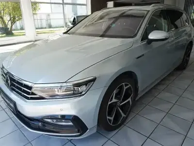 Gebraucht VW Passat 200 PS (147 kW) 2023 Silber Kombi