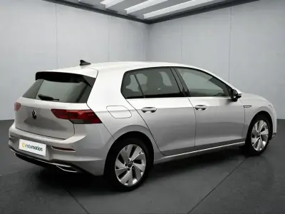 Gebraucht VW Golf VIII 150 PS (110 kW) 2022 Silber Limousine