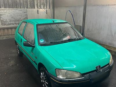 Grün Gebraucht 1997 Peugeot 106 Kleinwagen | 500 €