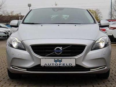 Second-hand Volvo V40 You! 120 CP (88 kW) 2015 Argintiu Berlinǎ