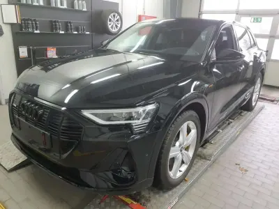 Używany Audi e-tron Black Edition 300 kW (408 KM) 2022 Czarny SUV