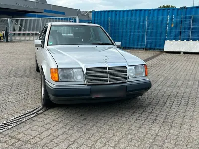 Gebraucht Mercedes 200 118 PS (86 kW) 1991 Silber Limousine