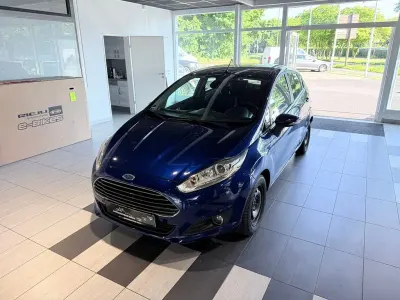 Gebraucht Ford Fiesta Titanium 95 PS (69 kW) 2014 Blau Kleinwagen