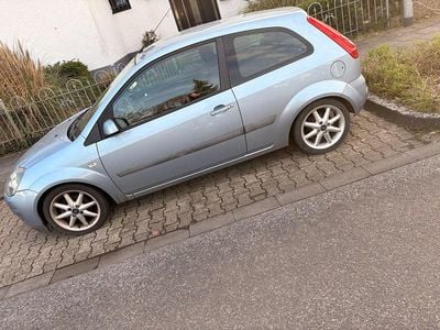 Gebraucht Ford Fiesta Ambiente 69 PS (50 kW) 2006 Blau Kleinwagen