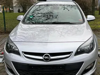 Usata Opel Astra 116 CV (85 kW) 2013 Argento Station wagon