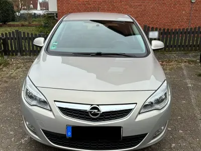 Gebraucht Opel Astra 116 PS (85 kW) 2010 Grau Limousine