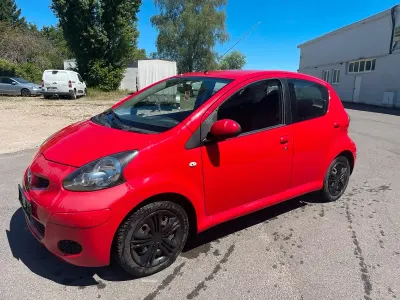 Gebraucht Toyota Aygo 68 PS (50 kW) 2010 Rot Kleinwagen
