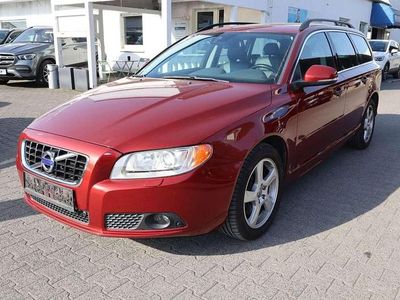 Gebraucht Volvo V70 Pro 215 PS (158 kW) 2012 Flamenco red Kombi