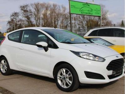 Gebraucht Ford Fiesta Trend 60 PS (44 kW) 2014 Frostweiß Kleinwagen