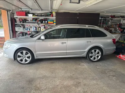 Gebraucht Skoda Superb Elegance 170 PS (125 kW) 2011 Silber Kombi