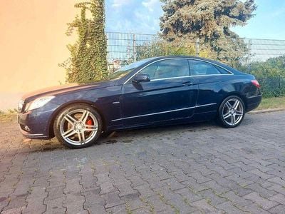 Gebraucht Mercedes E250 Elegance 204 PS (150 kW) 2010 Blau Coupé