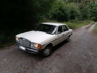 Brugt Mercedes 200 84 HK (61 kW) 1979 Hvid Sedan