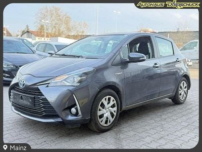 Gebraucht Toyota Yaris Hybrid Business Edition 101 PS (74 kW) 2020 Grau Kleinwagen