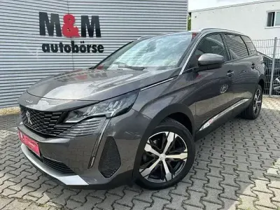 Gebraucht Peugeot 5008 Allure 131 PS (96 kW) 2021 Grau SUV