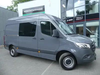 Gebraucht Mercedes Sprinter 170 PS (125 kW) 2023 Grau Van