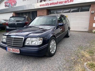 Second-hand Mercedes E320 220 CP (161 kW) 1994 Albastru Berlinǎ