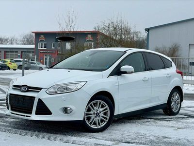 Weiß Gebraucht 2013 Ford Focus Limousine | 6.300 € (Fairer Preis)