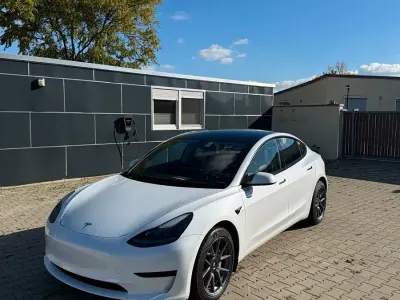 Occasion Tesla Model 3 Standard Range Plus 208 kW (283 PK) 2022 Wit Sedan