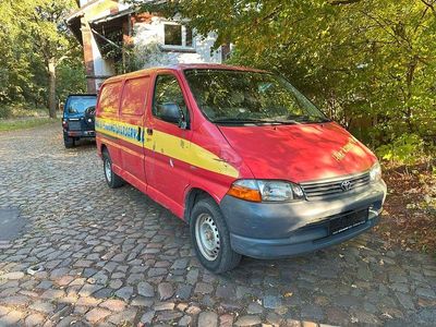 Rot Gebraucht 2005 Toyota HiAce Van | 6.800 € (Teuer)