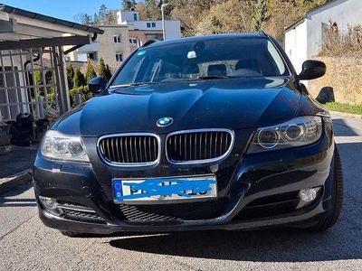 Begagnad BMW 320 184 HK (135 kW) 2012 Svart Kombi