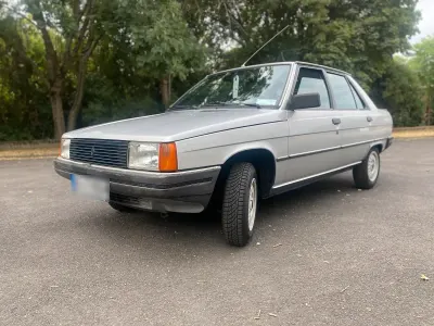 Używany Renault R9 64 KM (47 kW) 1985 Srebrny Sedan/Limuzyna