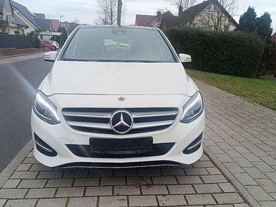 Gebraucht Mercedes B200 Urban 156 PS (114 kW) 2017 Weiß Van / Kleinbus