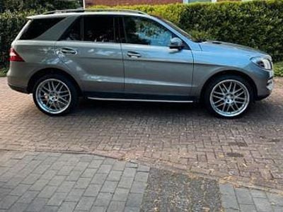 Gebraucht Mercedes ML350 258 PS (189 kW) 2015 Grau SUV