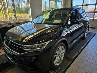Gebraucht VW Tiguan R-line 150 PS (110 kW) 2022 Deep black perleffekt SUV