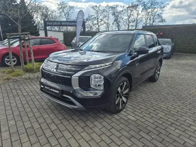 Gebraucht Mitsubishi Outlander P-HEV Select 306 PS (225 kW) 2026 Kristallschwarz SUV