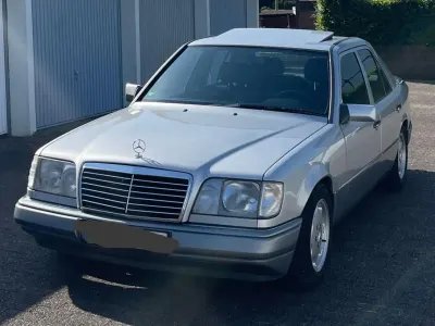Gebraucht Mercedes E220 150 PS (110 kW) 1994 Silber Limousine