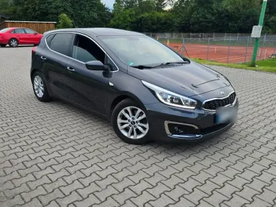 Gebraucht Kia Ceed DREAM-TEAM Edition 135 PS (99 kW) 2015 Grau Kleinwagen