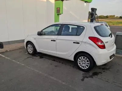 Gebraucht Hyundai i20 86 PS (63 kW) 2012 Weiß Kleinwagen