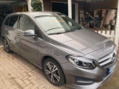 Gebraucht Mercedes B180 122 PS (89 kW) 2018 Grau Van / Kleinbus