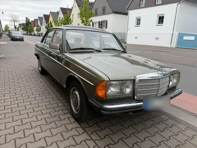 Gebraucht Mercedes E230 122 PS (89 kW) 1981 Grün Limousine