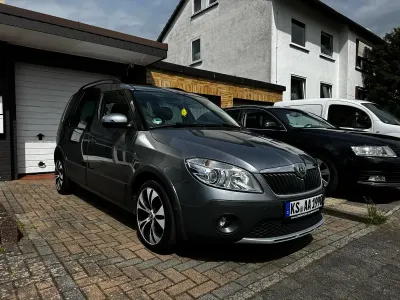 Gebraucht Skoda Roomster Scout 105 PS (77 kW) 2011 Grau Kombi