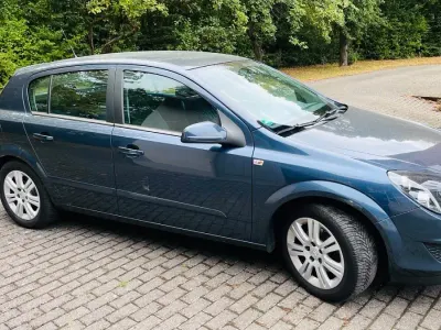 Gebraucht Opel Astra Innovation 116 PS (85 kW) 2009 Blau Limousine