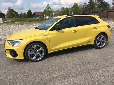 Second-hand Audi A3 S-Line 204 CP (150 kW) 2021 Galben Berlinǎ