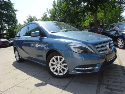 Gebraucht Mercedes B200 156 PS (114 kW) 2012 Blau Kleinwagen