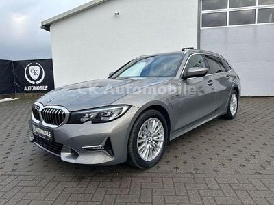 Gebraucht BMW 330e Luxury Line 292 PS (214 kW) 2021 Oxidgrau/oxidgrau ii Kombi