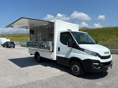 Gebraucht Iveco 35.12 116 PS (85 kW) 2021 Weiß Van