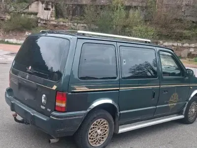 Gebraucht Chrysler Voyager 98 PS (72 kW) 1996 Grün Van / Kleinbus