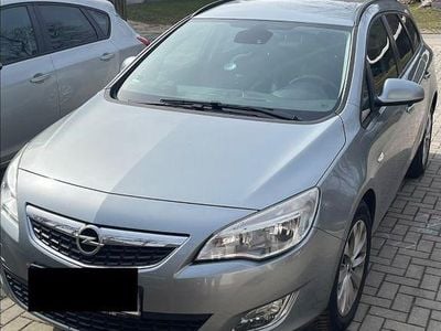 Gebraucht Opel Astra Sport 140 PS (102 kW) 2012 Silber Limousine