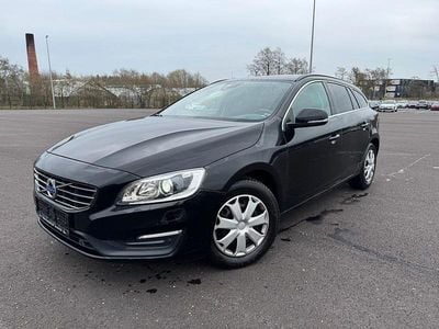 Usata Volvo V60 Momentum 150 CV (110 kW) 2015 Nero Station wagon